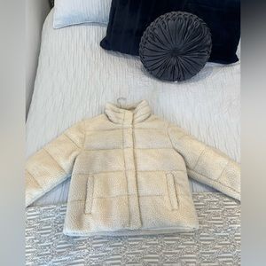 Comfy cozy jacket! Wore once or twice! Just isn’t my style anymore!